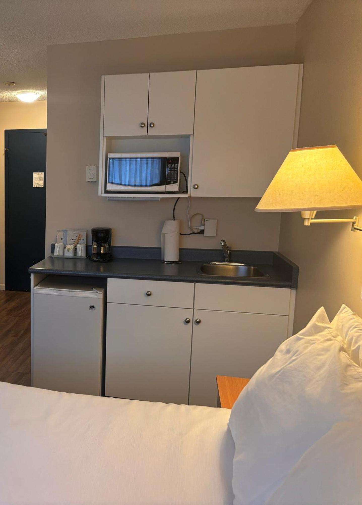 Sidney Waterfront Inn & Suites المظهر الخارجي الصورة