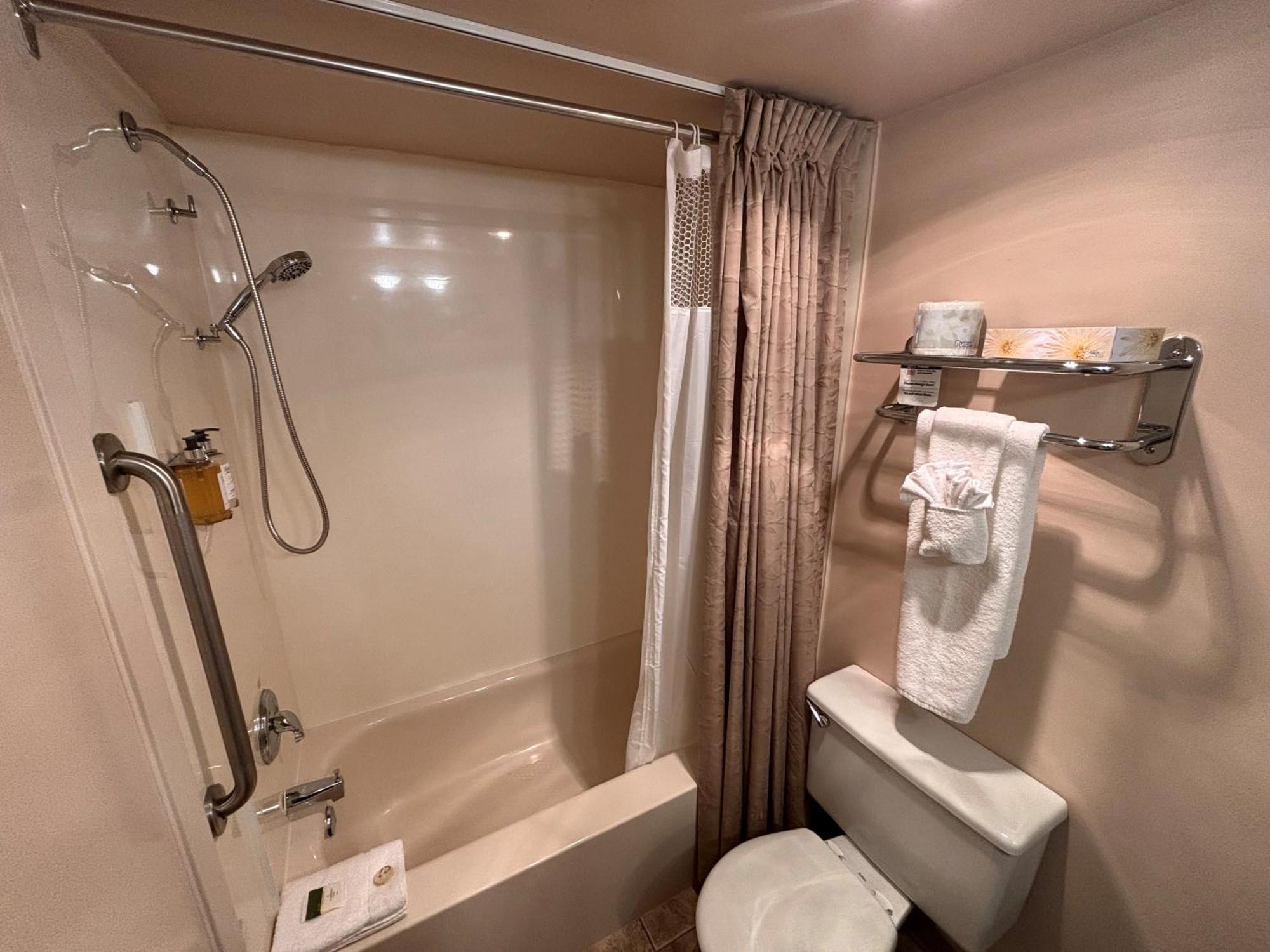 Sidney Waterfront Inn & Suites المظهر الخارجي الصورة