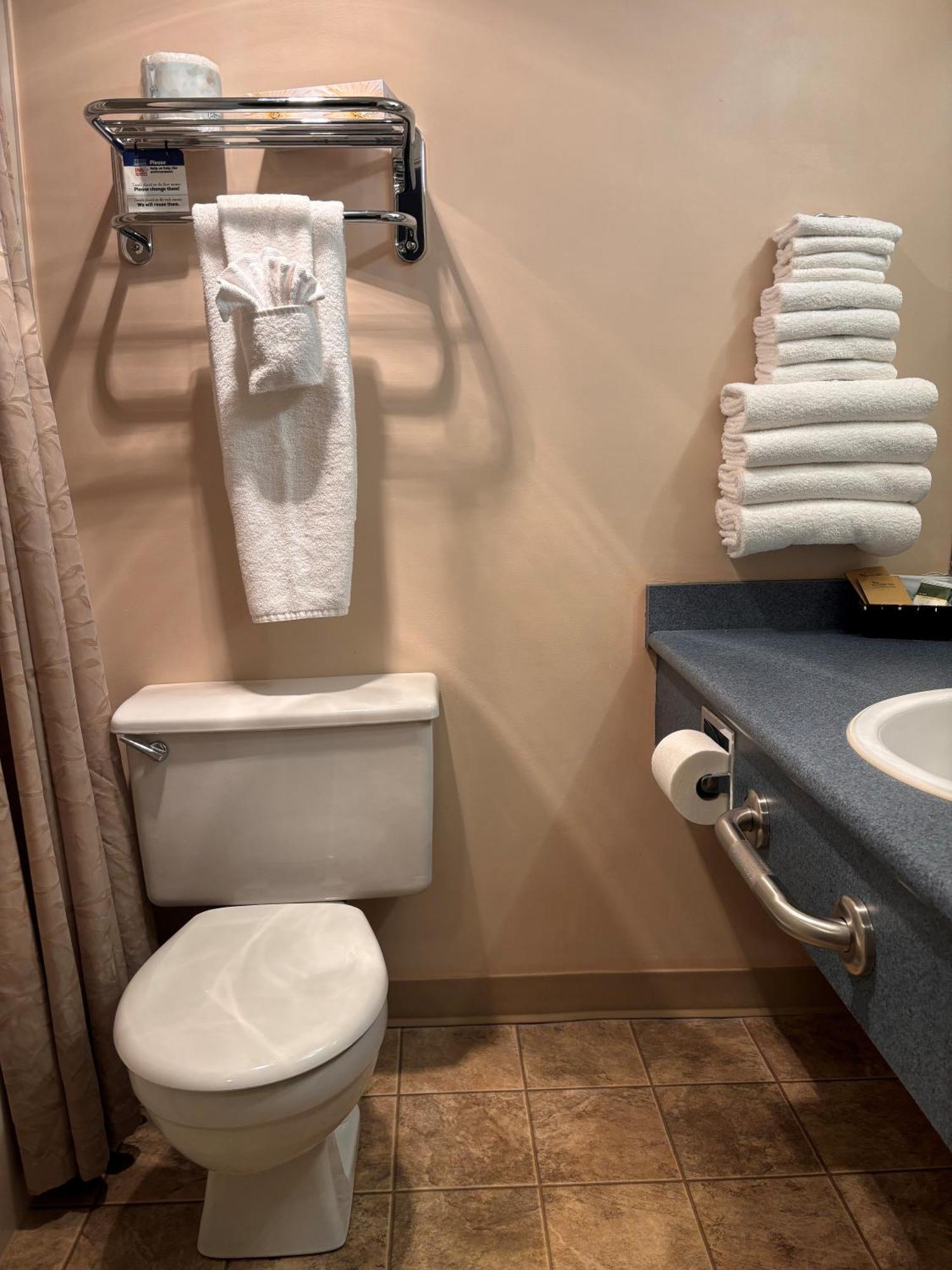 Sidney Waterfront Inn & Suites المظهر الخارجي الصورة