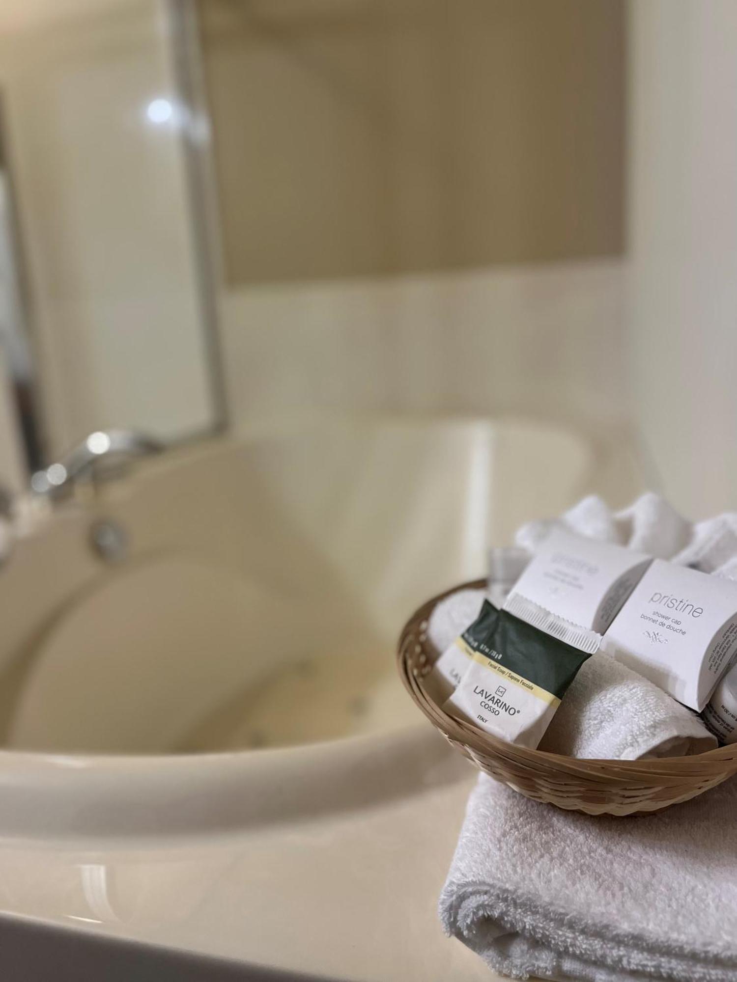 Sidney Waterfront Inn & Suites المظهر الخارجي الصورة