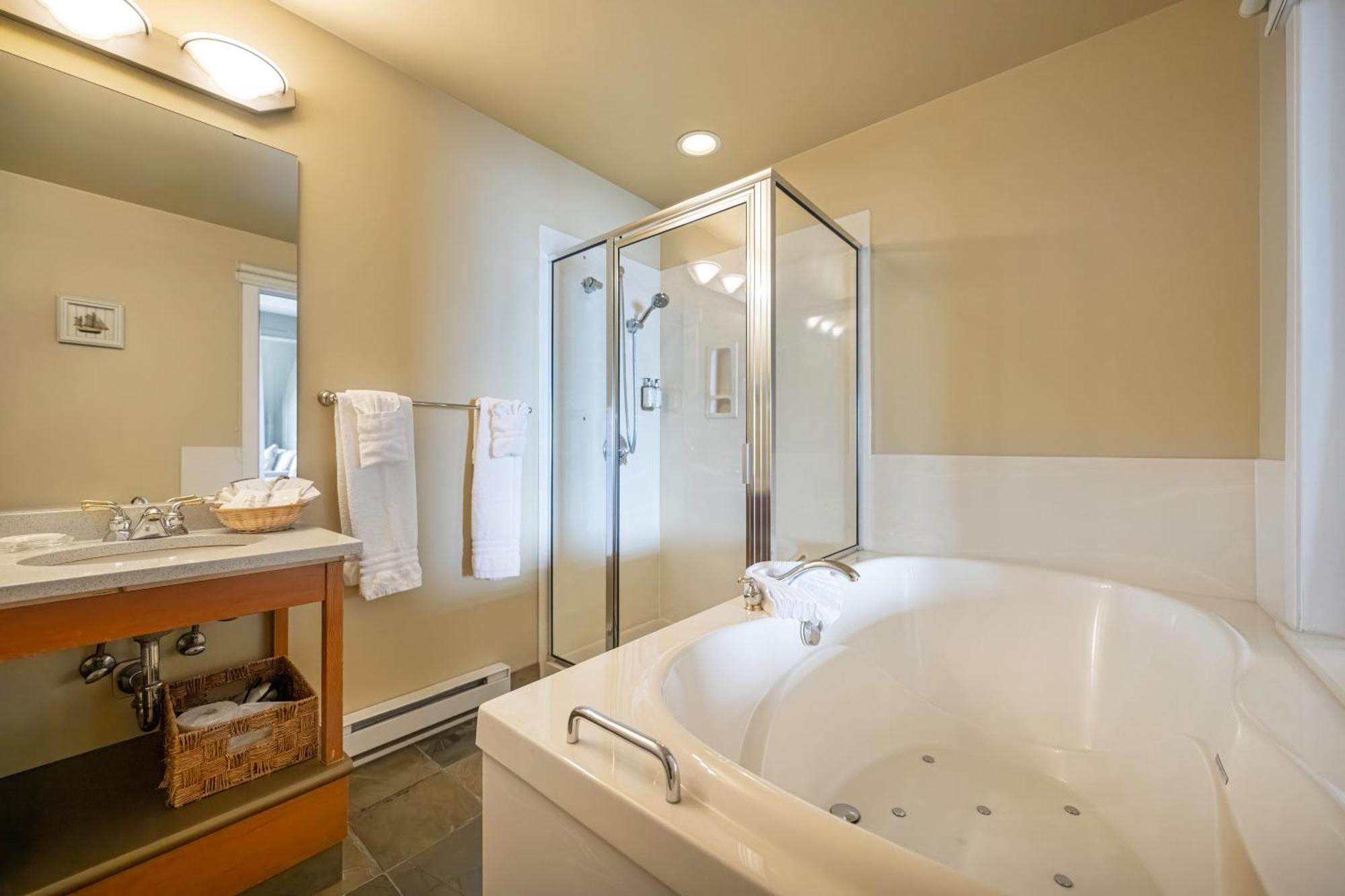 Sidney Waterfront Inn & Suites المظهر الخارجي الصورة