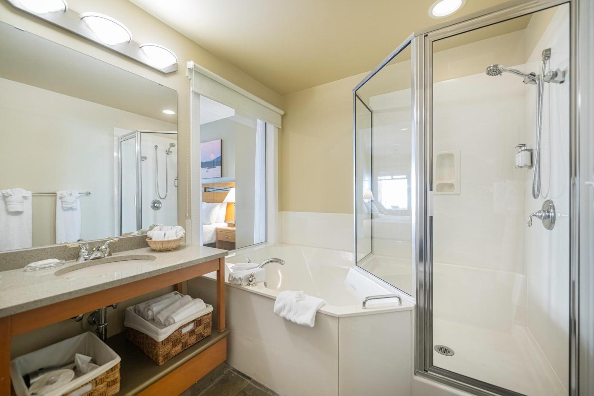 Sidney Waterfront Inn & Suites المظهر الخارجي الصورة