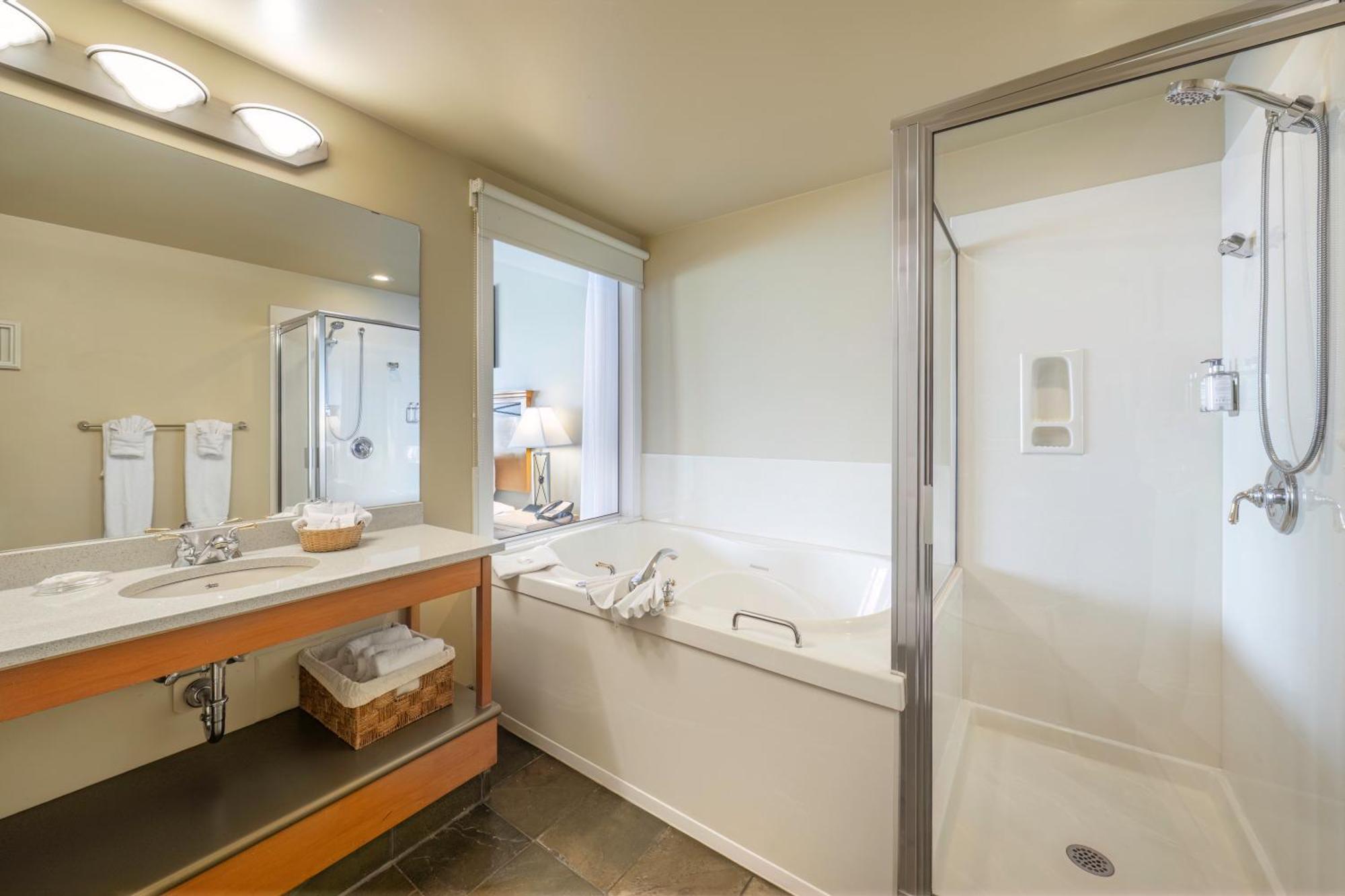 Sidney Waterfront Inn & Suites المظهر الخارجي الصورة