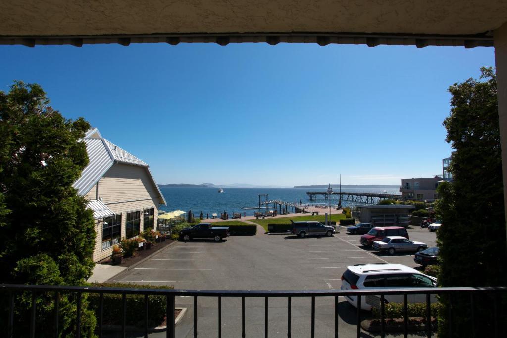 Sidney Waterfront Inn & Suites الغرفة الصورة