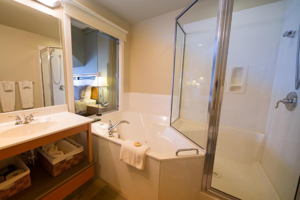 Sidney Waterfront Inn & Suites الغرفة الصورة